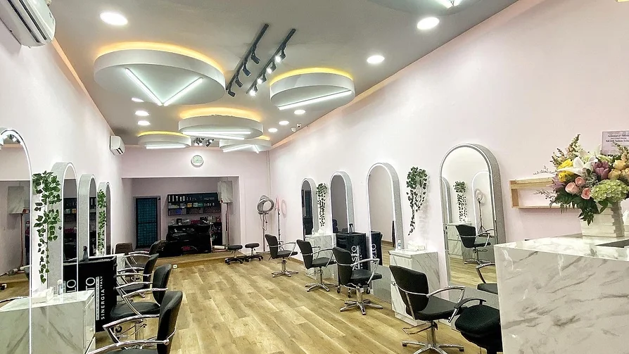 Interior Moir Salon Tebet