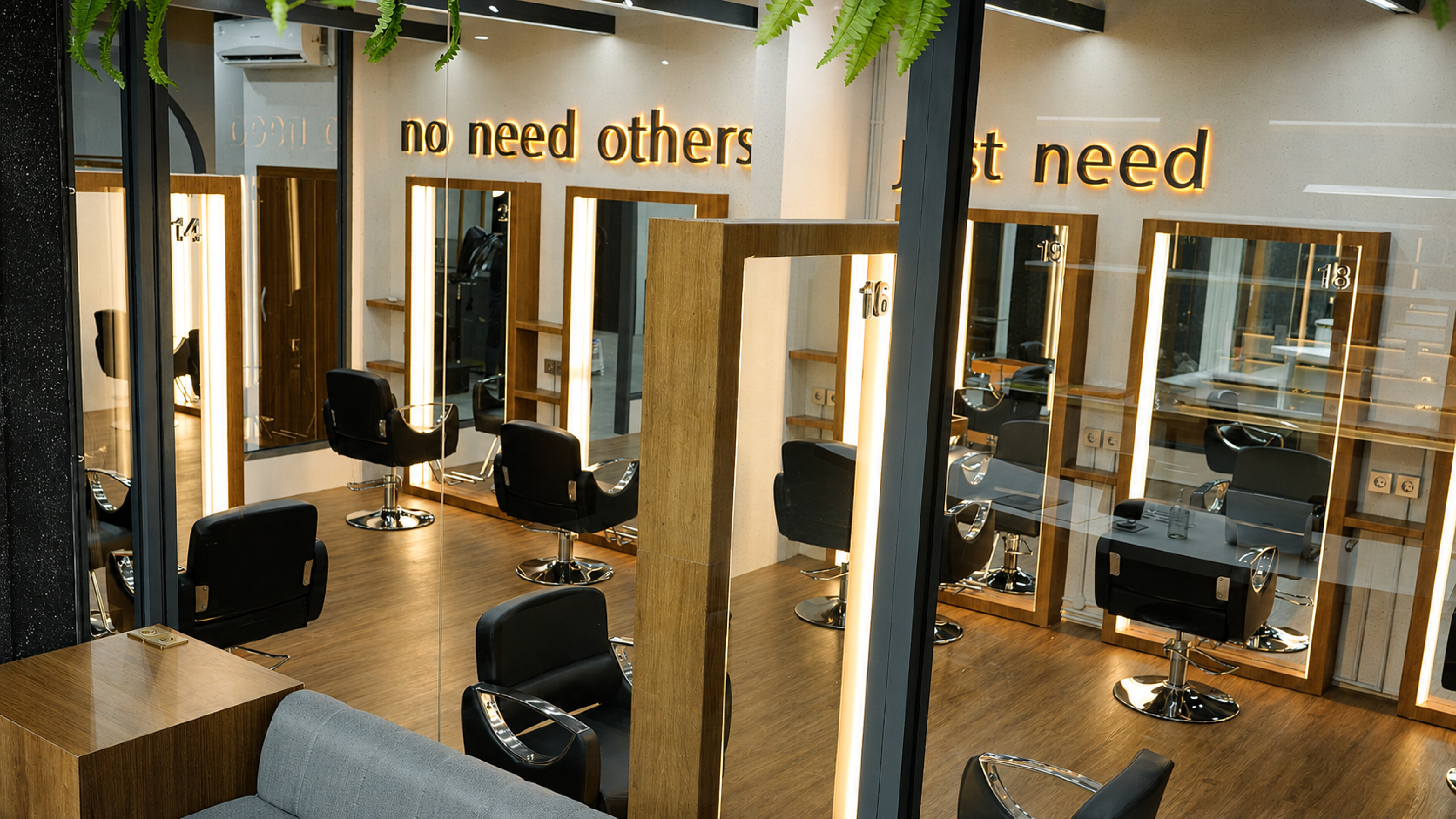 Interior Moir Salon Kemang